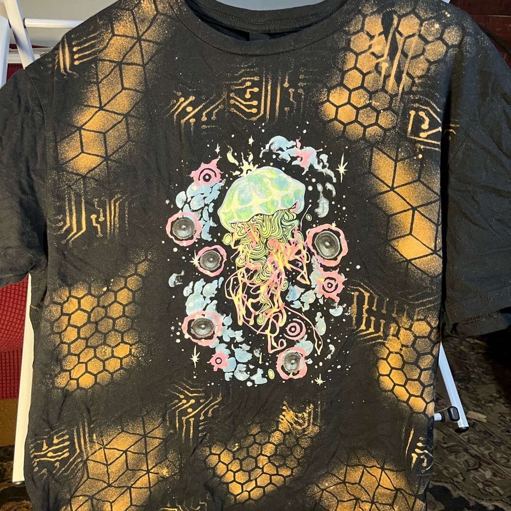 Black and Gold Graphic Men's Tee